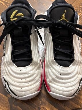 Nike Black & White Youth Sneaker Tag Detail